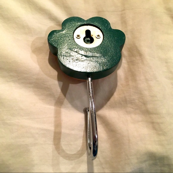 *3/$20* PLENTIFUL PAWS TOWEL & HOOK SET. TERRY ON REVERSE SIDE TO WIPE YOUR DOG. - Picture 5 of 5